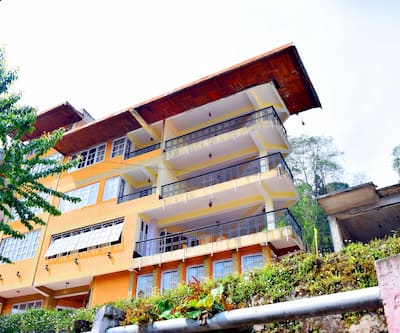 https://imgcld.yatra.com/ytimages/image/upload/t_hotel_yatra_city_desktop/v1405321202/Domestic Hotels/Hotels_Pelling/Summit Newa Regency/Overview.jpg